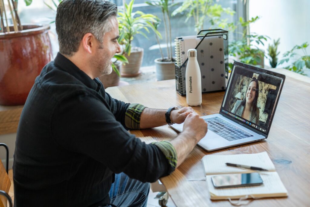 linkedin-sales-solutions-Be5aVKFv9ho-unsplash-2